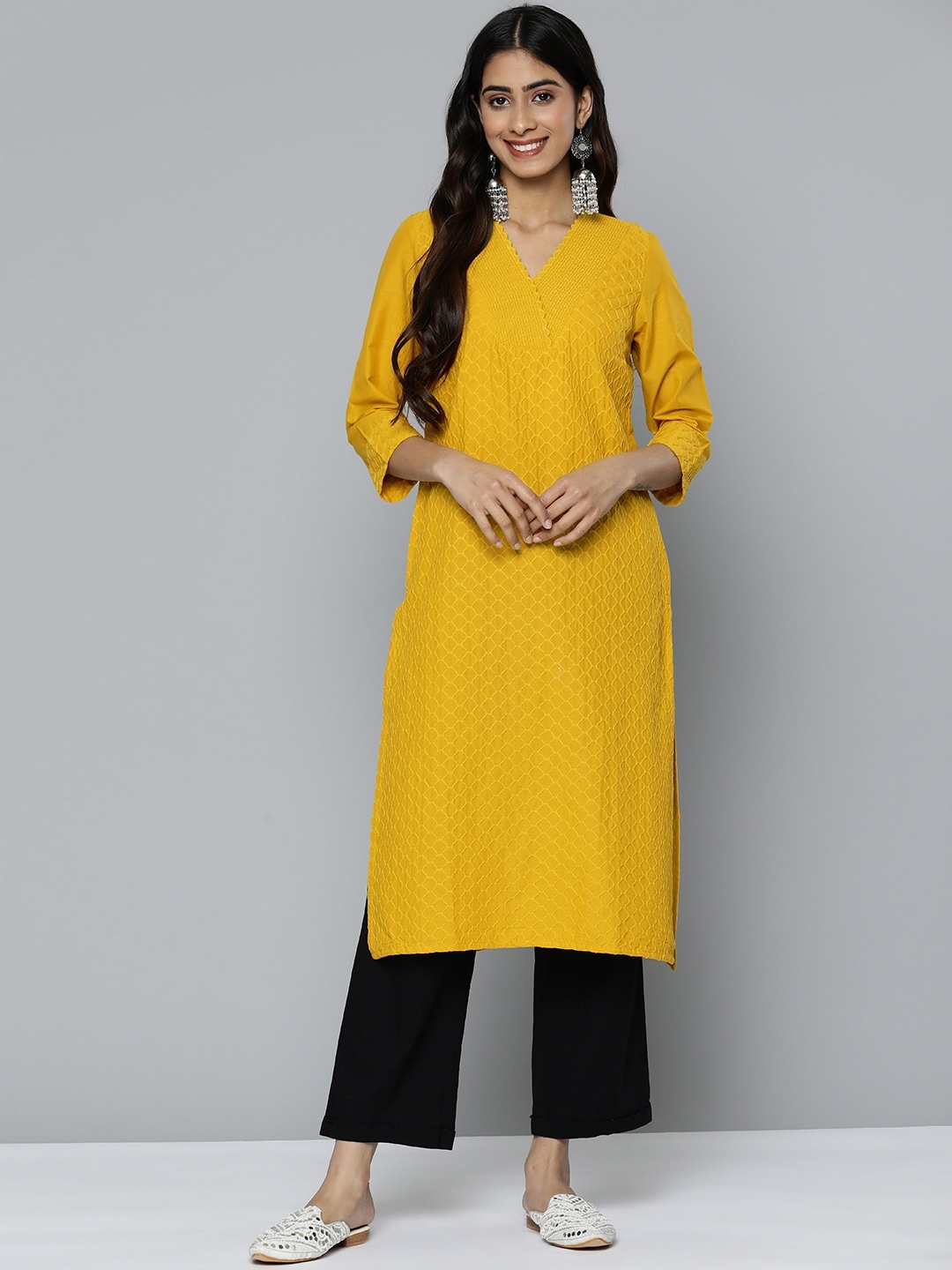 

HERE&NOW Women Geometric Embroidered Kurta, Yellow