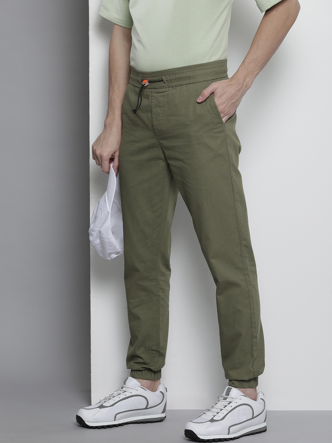 

The Indian Garage Co Men Mid-Rise Slim Fit Joggers, Olive