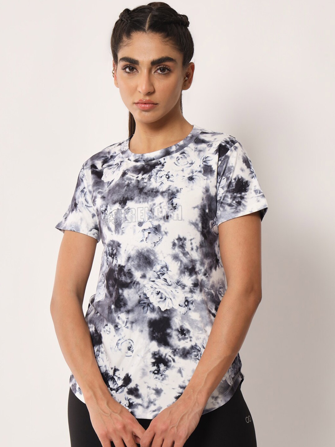 

MUSCLE TORQUE Women Curved Hemline Printed T-shirt, Black