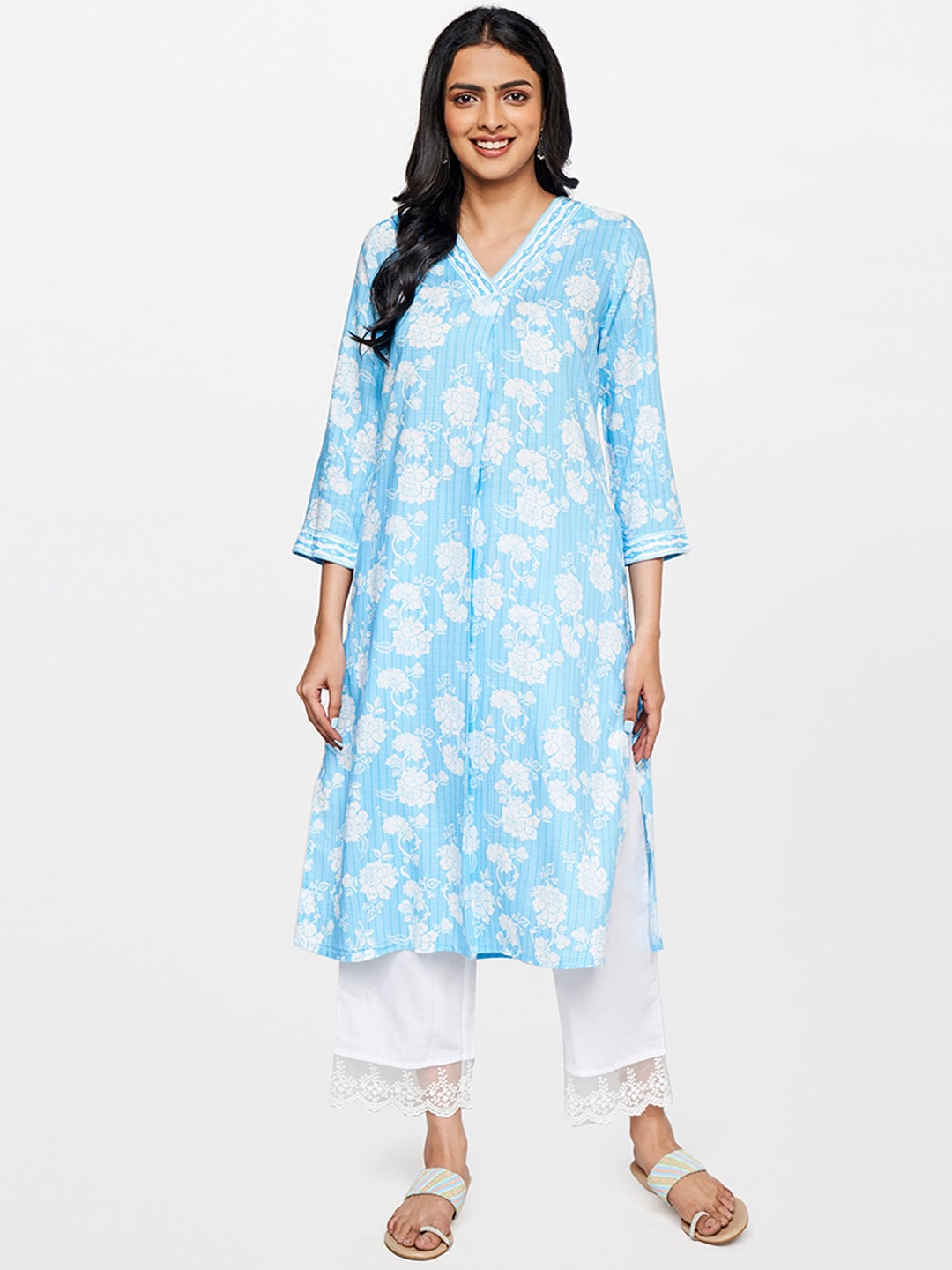 

Global Desi Women Floral Printed Regular Sleeves Kurta, Blue