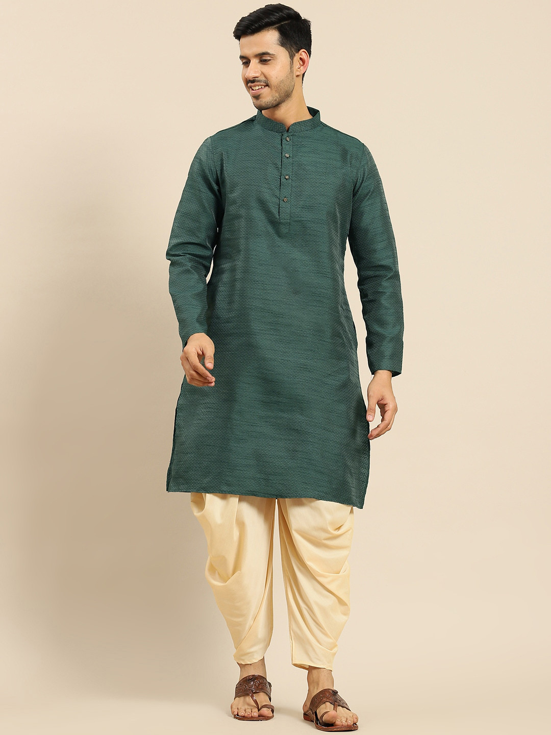 

Amodh by Kisah Men Self Design Kurta With Dhoti Pants, Green