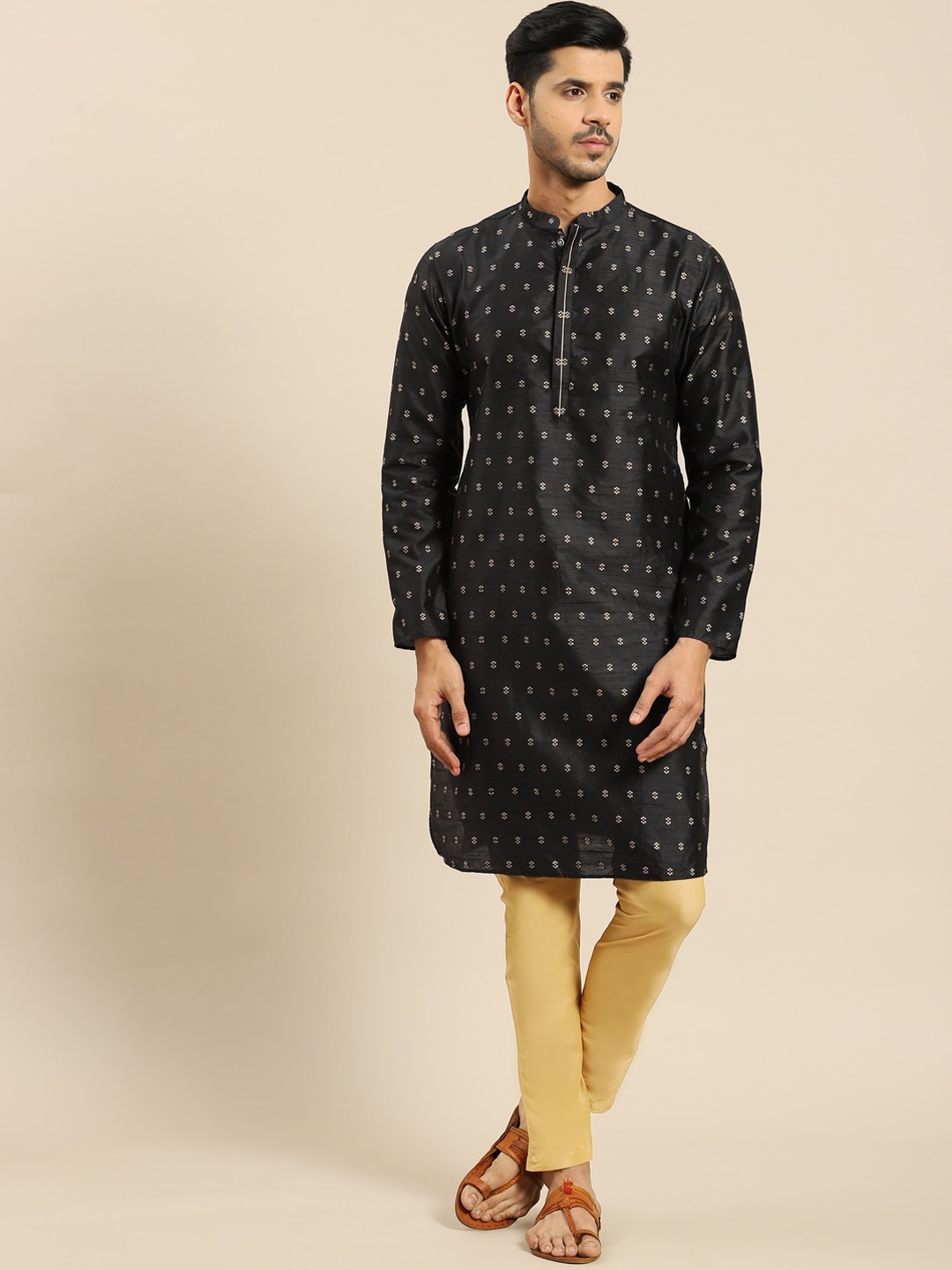 

Amodh by Kisah Men Printed Kurta with Churidar Set, Black