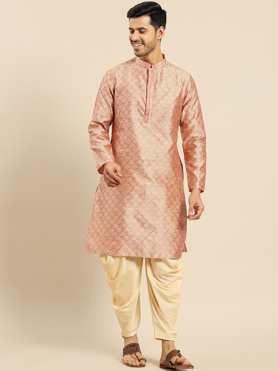 

Amodh by Kisah Men Kurta With Dhoti Pants, Coral