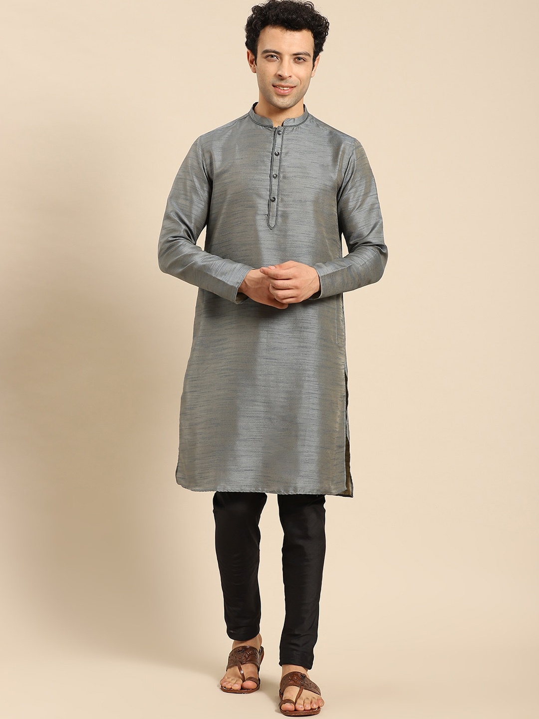 

Amodh by Kisah Men Mandarin collar Kurta with Pyjamas, Charcoal