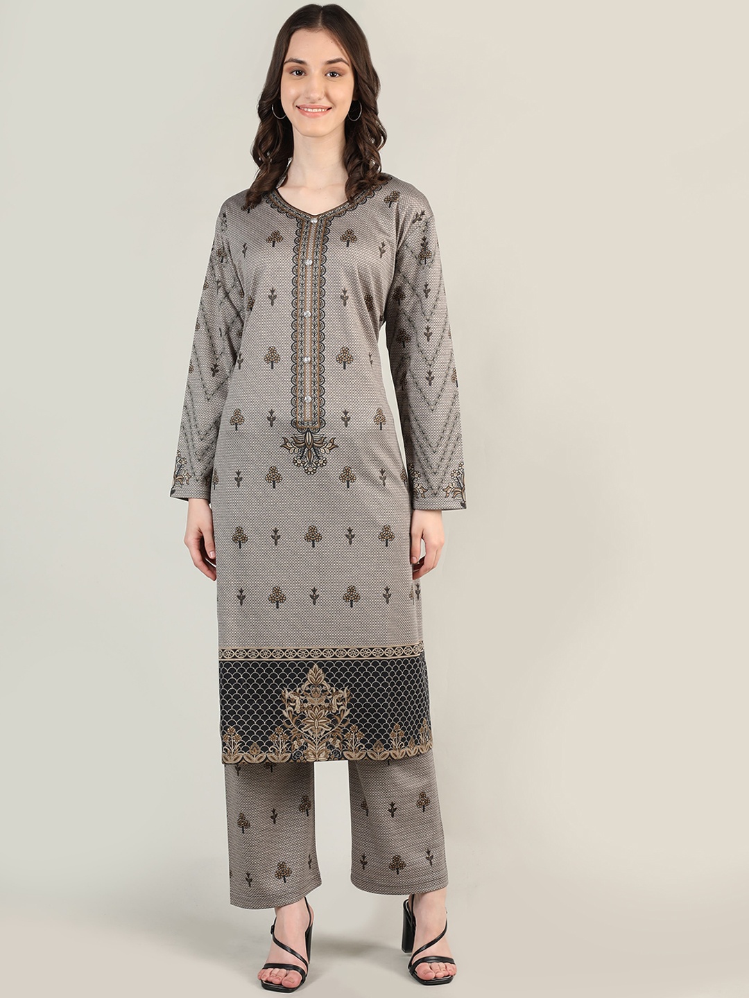 

MIKHAD Women Floral Embroidered Wool Kurta, Grey