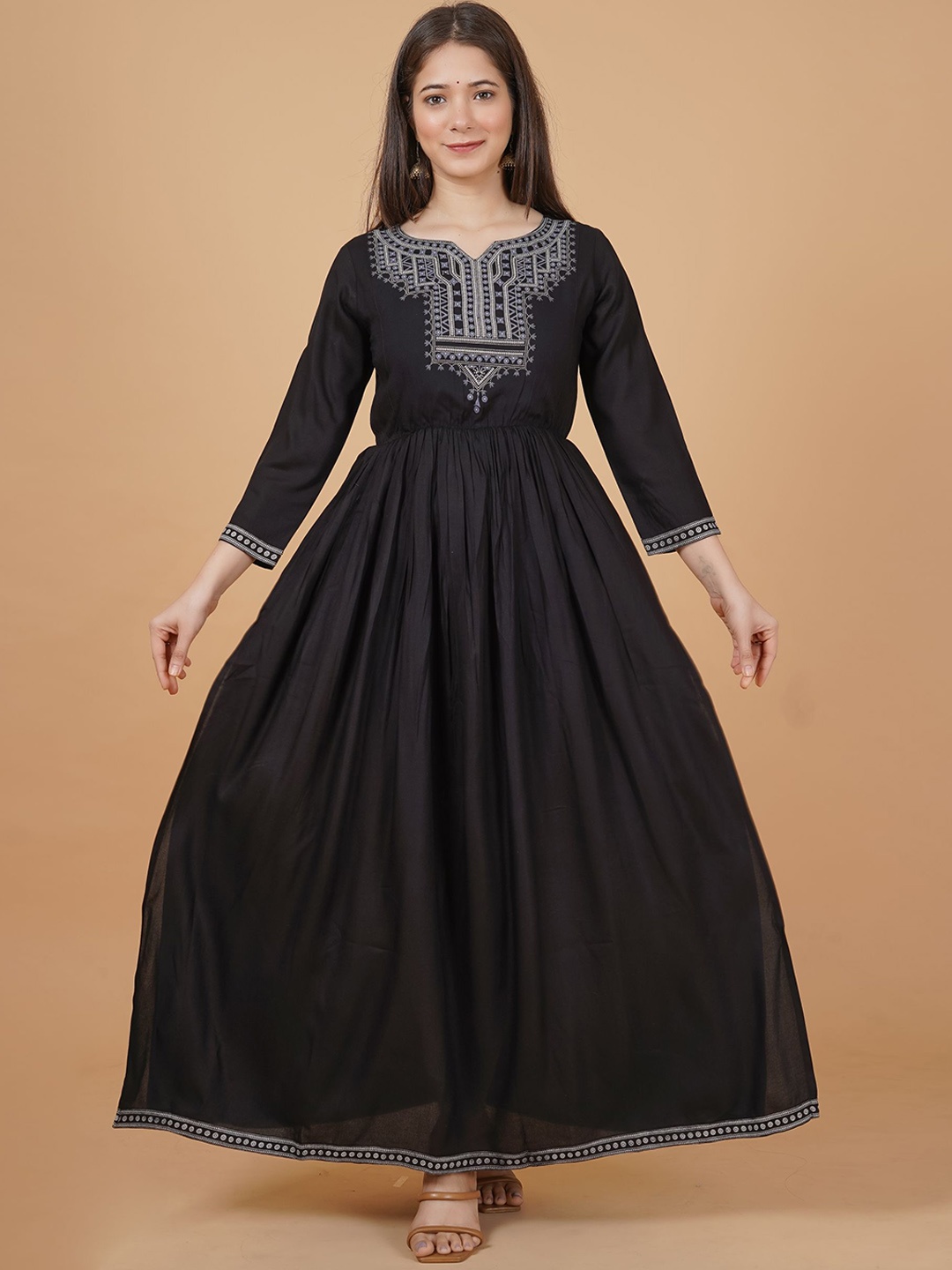 

DAEVISH Women Geometric Yoke Design Thread Work Anarkali Kurta, Black