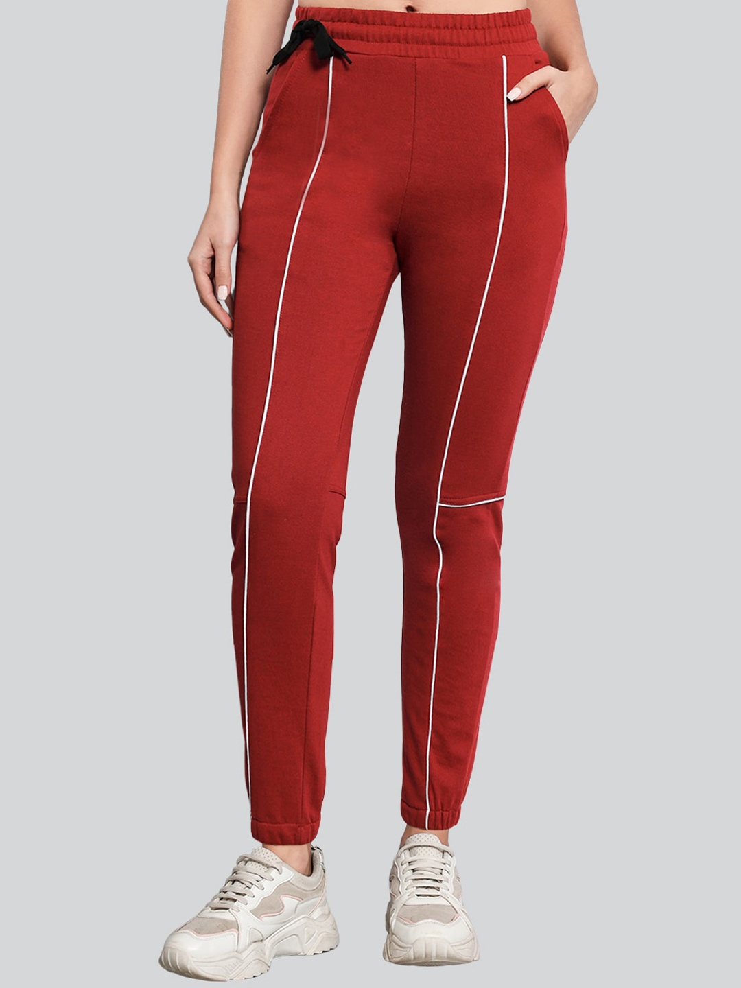 

Q-rious Women Piping Detailed Pure Cotton Joggers, Maroon
