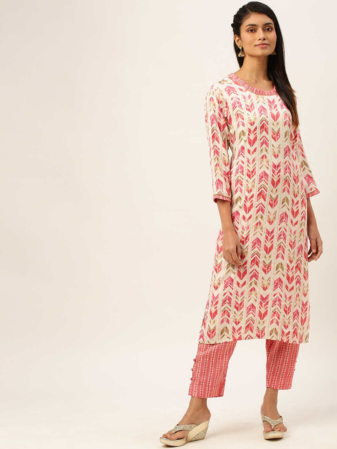 

ZOLA Printed Round Neck Straight Kurta with Trousers, Pink