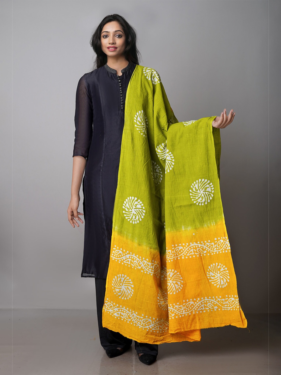 

Unnati Silks Ethnic Motifs Dyed Pure Cotton Batik Dupatta, Green