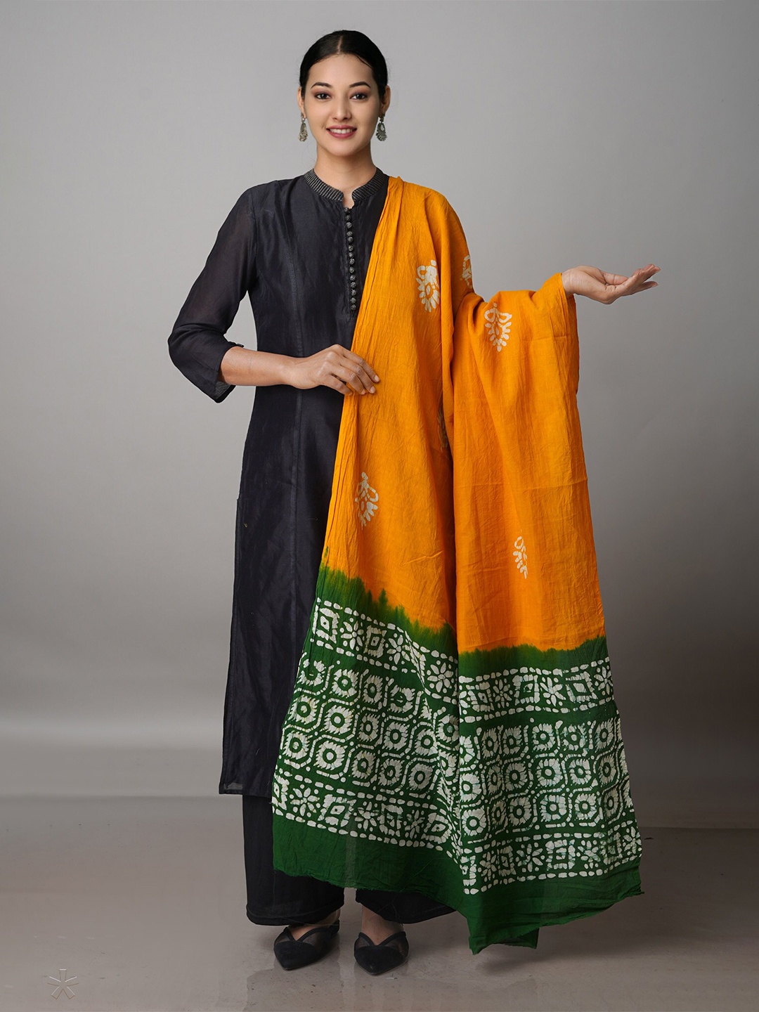 

Unnati Silks Ethnic Motifs Dyed Pure Cotton Batik Dupatta, Yellow