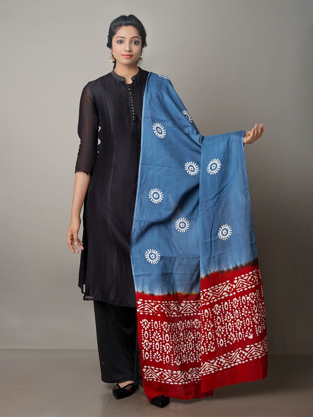 

Unnati Silks Ethnic Motifs Dyed Pure Cotton Batik Dupatta, Grey