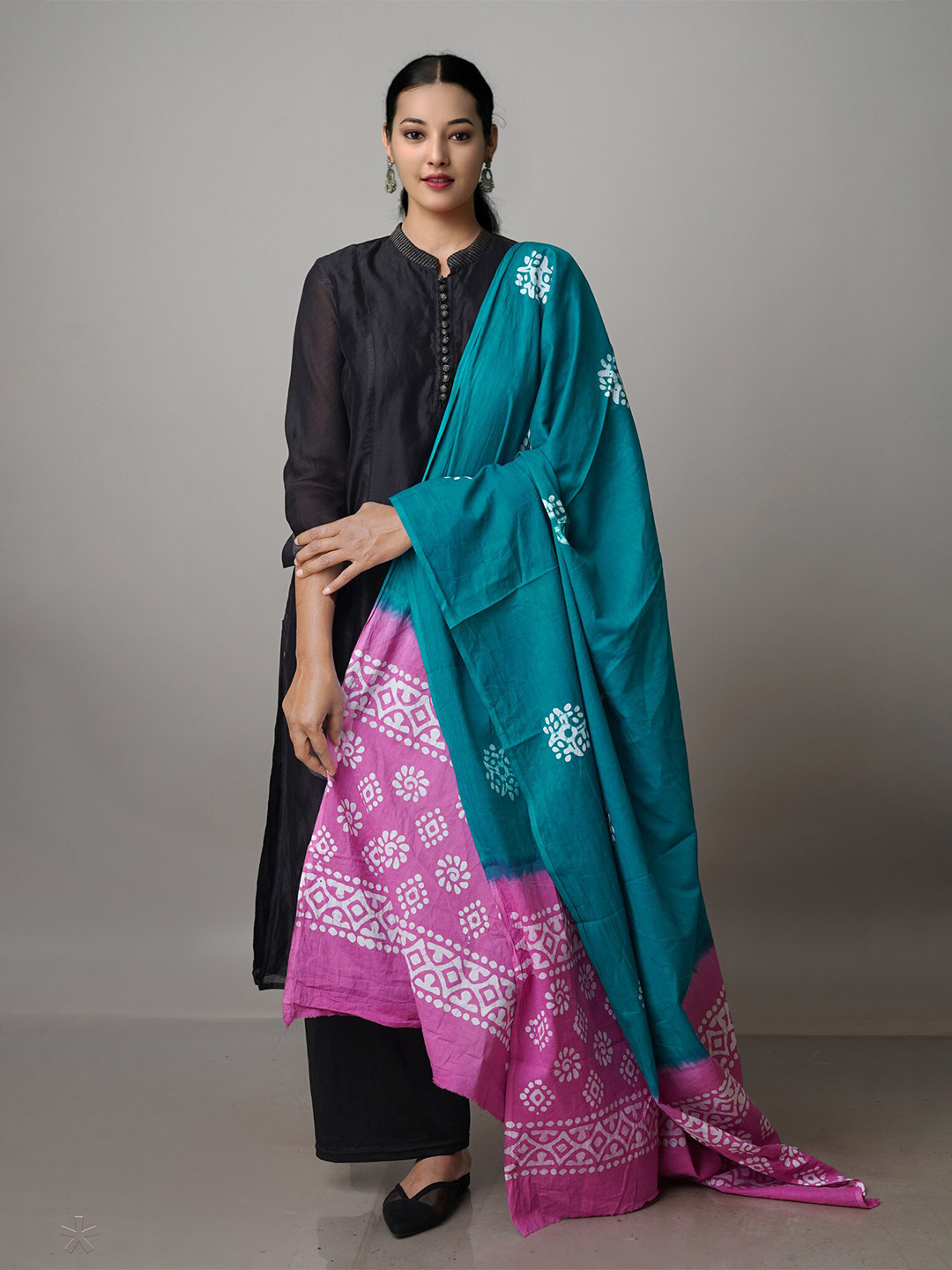 

Unnati Silks Ethnic Motifs Dyed Pure Cotton Batik Dupatta, Green