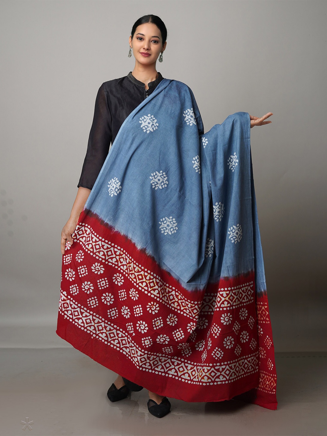 

Unnati Silks Ethnic Motifs Dyed Pure Cotton Batik Dupatta, Grey