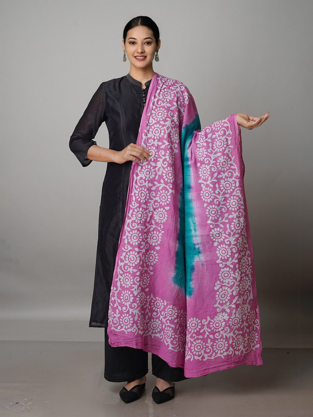 

Unnati Silks Ethnic Motifs Dyed Pure Cotton Batik Dupatta, Green