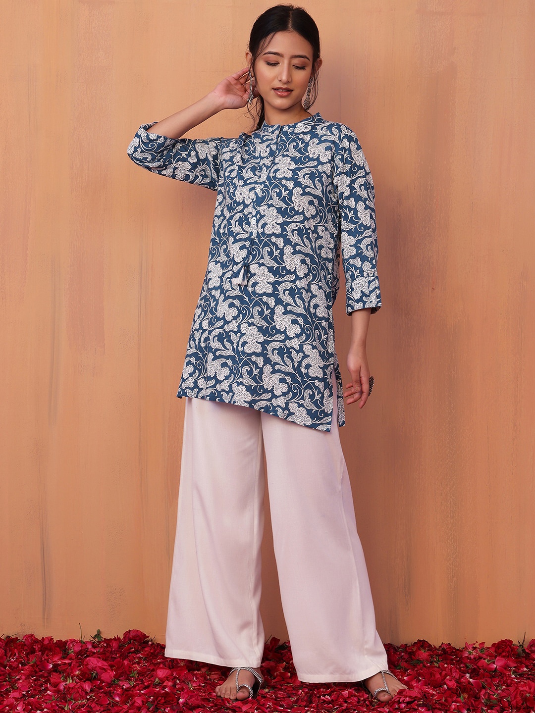 

INDYA Floral Printed Mirror Work Kurti, Blue