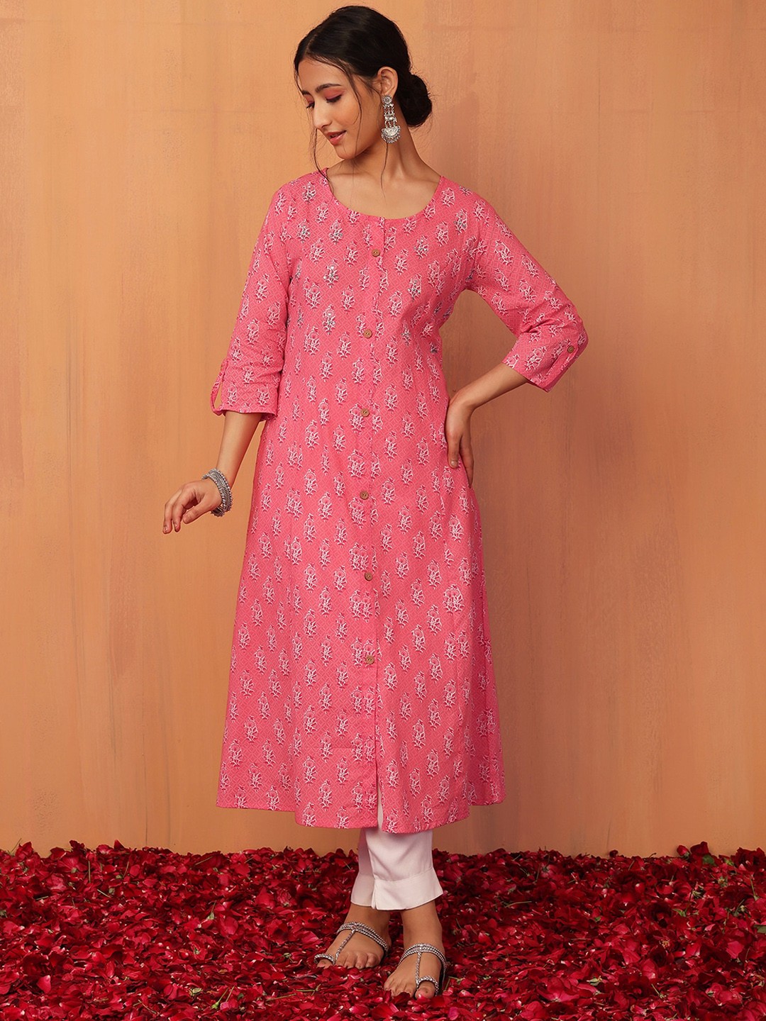 

INDYA Women Floral Printed Round Neck Pure Cotton Straight Kurta, Pink
