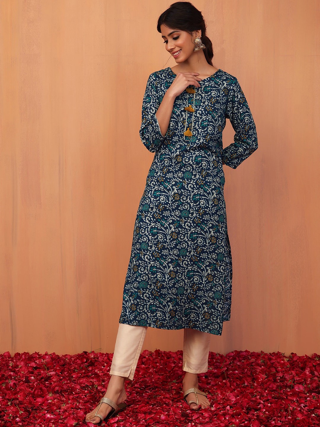 

INDYA Women Round Neck Ethnic Motif Printed Straight Kurta, Teal