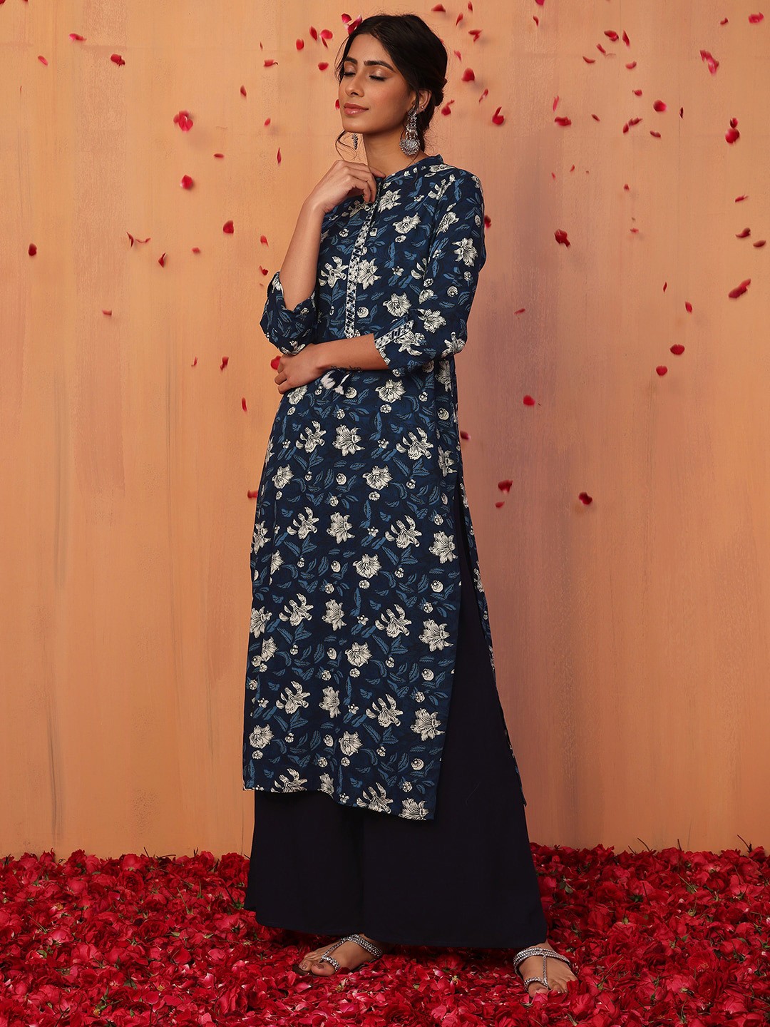 

INDYA Women Floral Printed Straight Kurtas, Blue