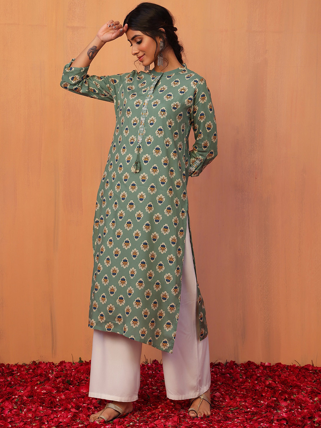 

INDYA Women Band Collar Floral Printed Straight Kurtas, Green