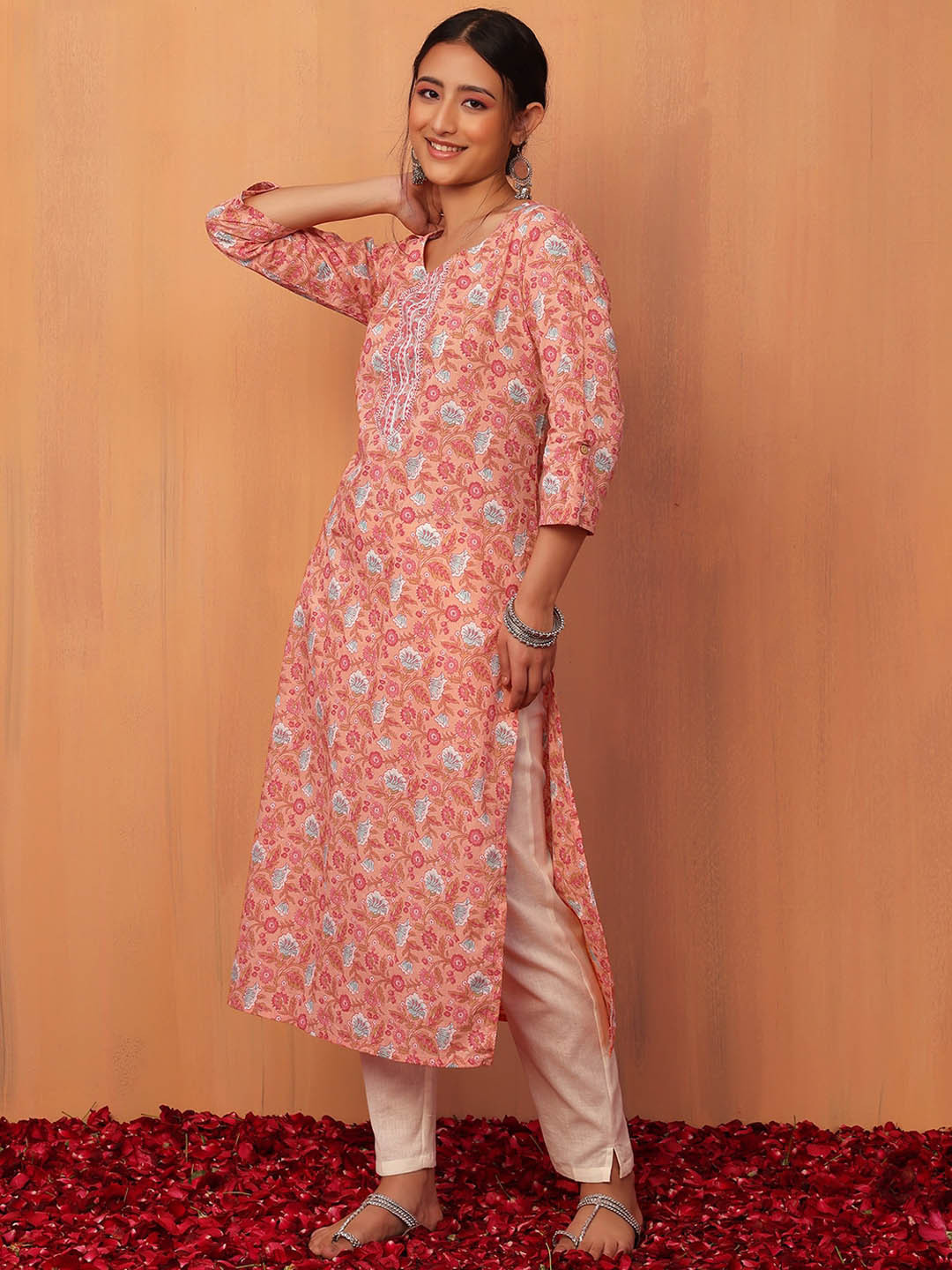 

INDYA Women Floral Jaal Printed Pure Cotton Straight Kurta, Peach