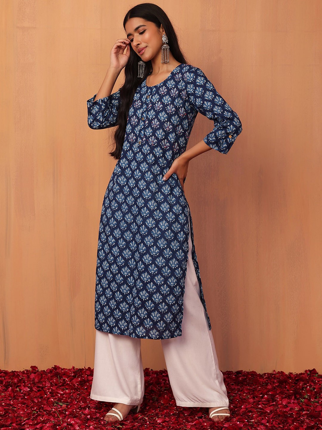 

INDYA Women Floral Printed Pure Cotton Straight Kurta, Navy blue