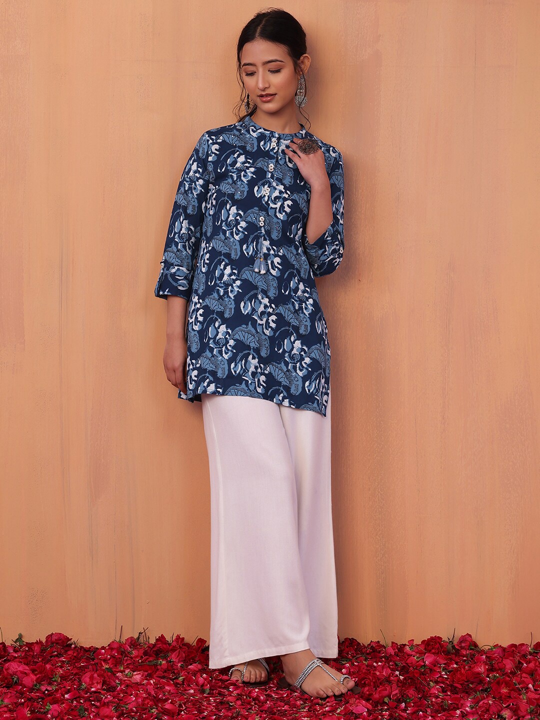 

INDYA Floral Printed Kurti, Blue