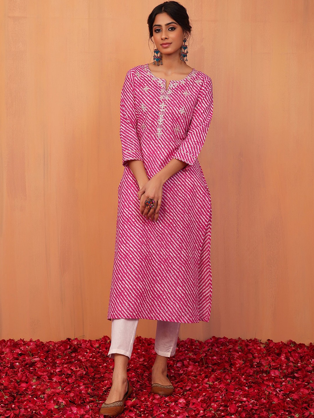 

INDYA Leheriya Printed With Embroidered Detail Pure Cotton Straight Kurta, Pink