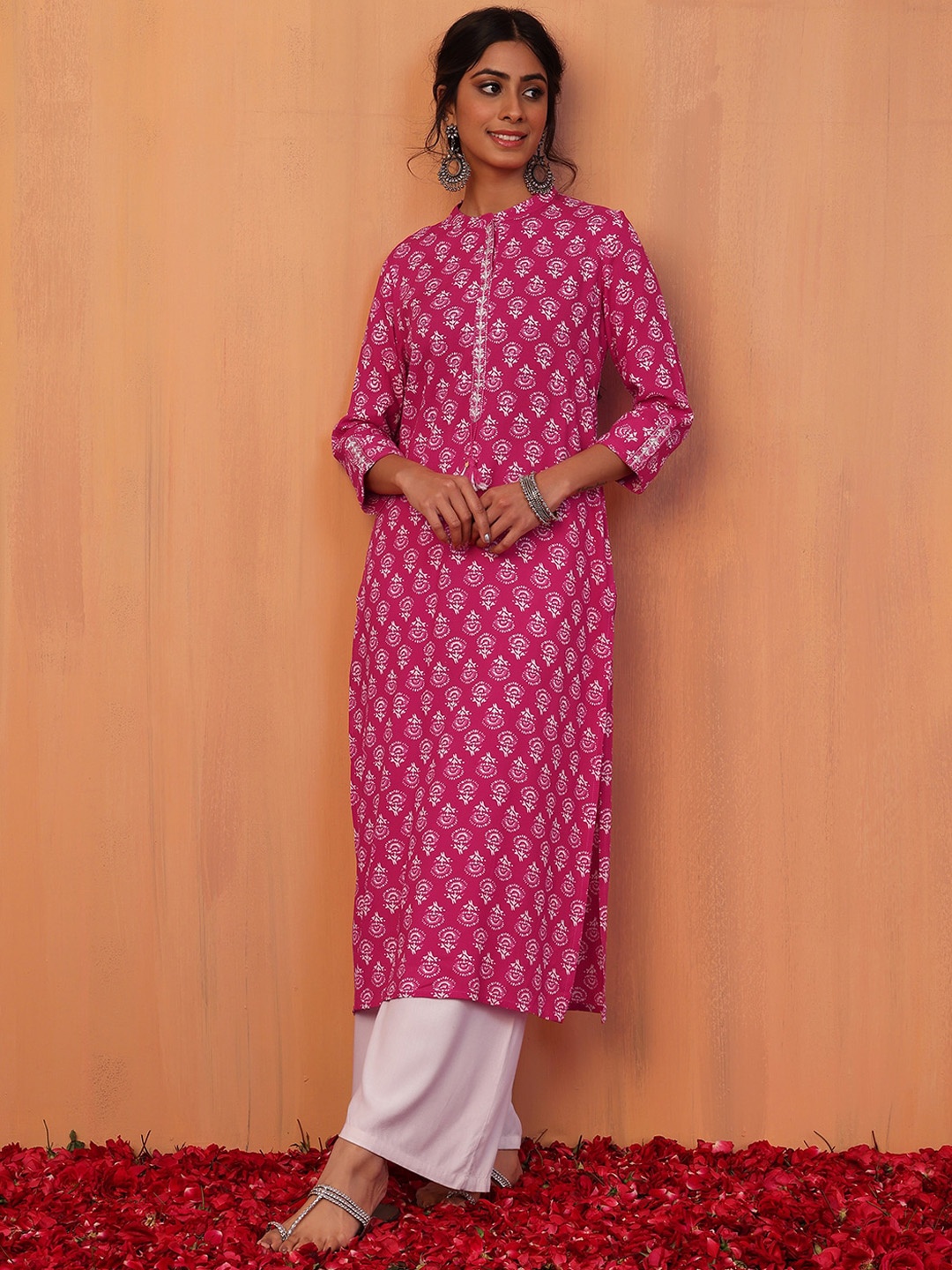 

INDYA Women Ethnic Motifs Printed Mirror Work Straight Kurta, Pink