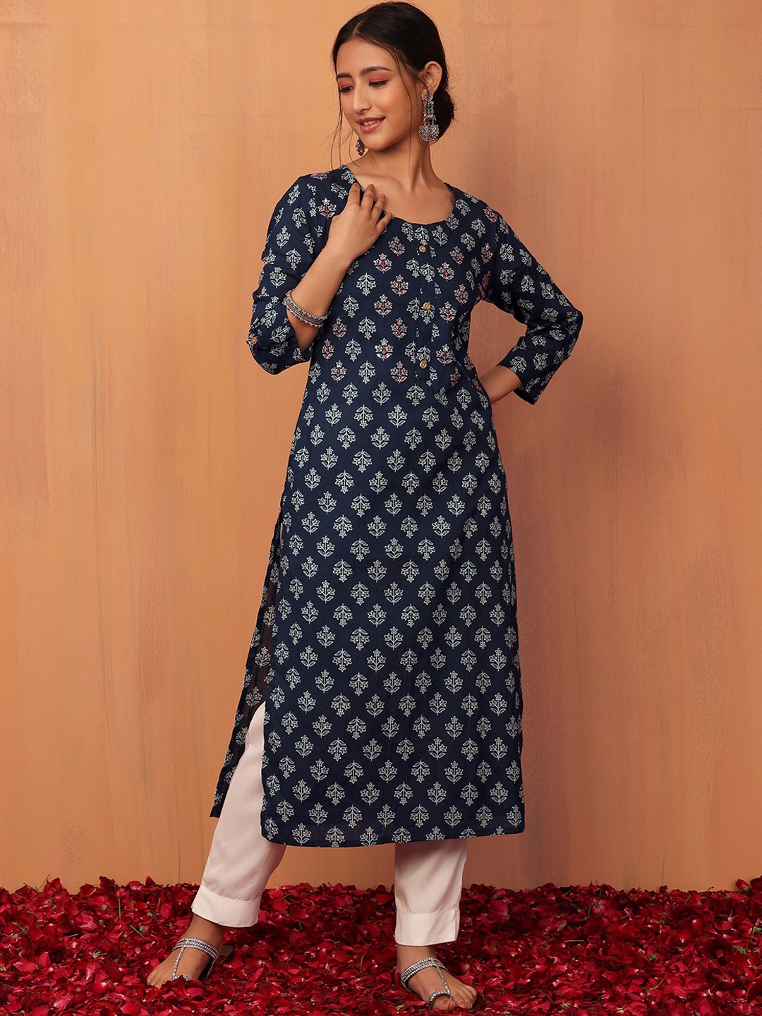 

INDYA Women Floral Printed Thread Work Pure Cotton Kurta, Navy blue