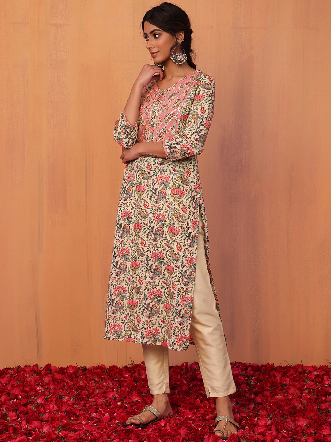 

INDYA Women Floral Printed With Gota Detail Pure Cotton Kurta, White