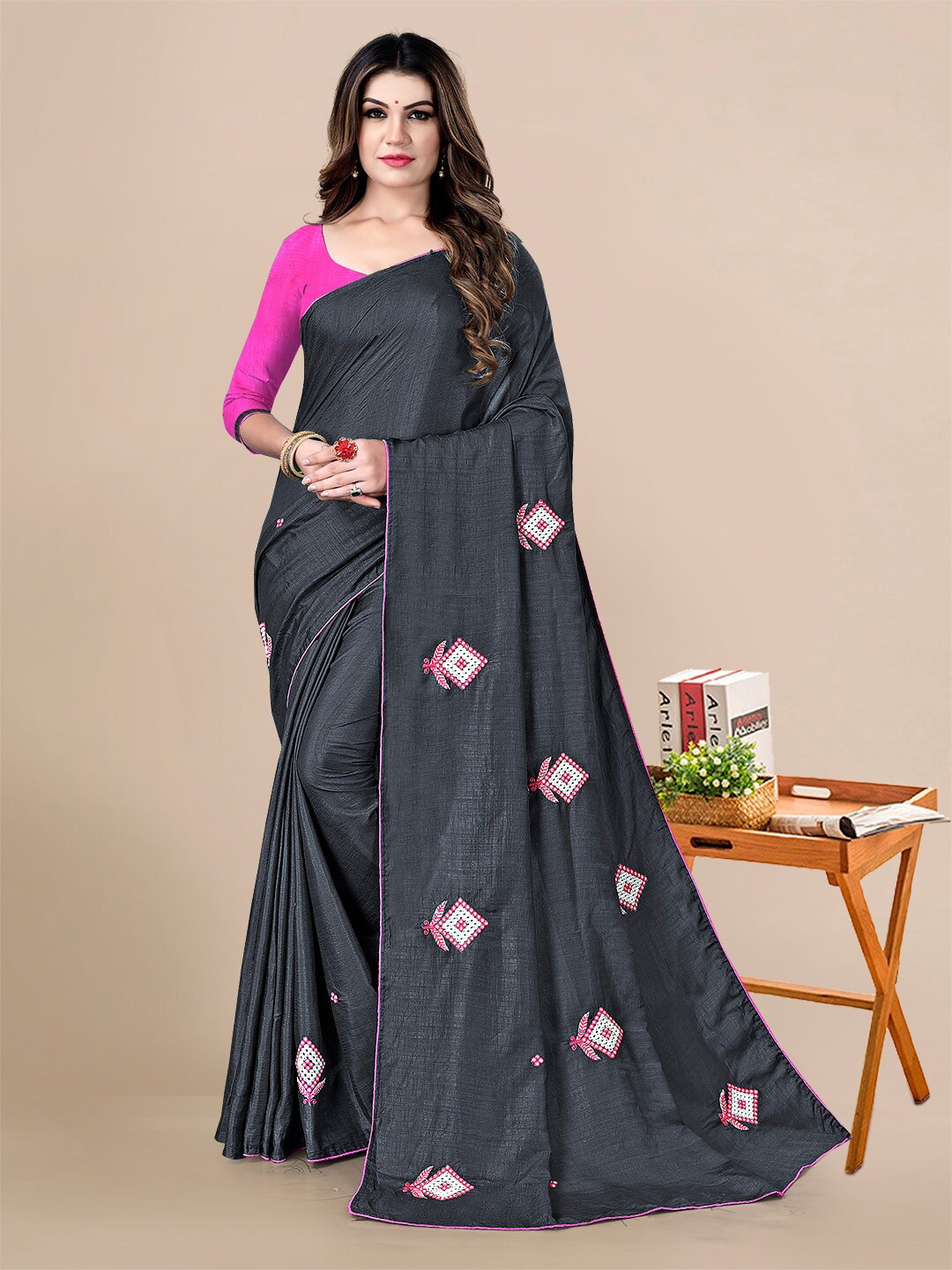 

Sidhidata Floral Embroidered Chanderi Saree, Grey