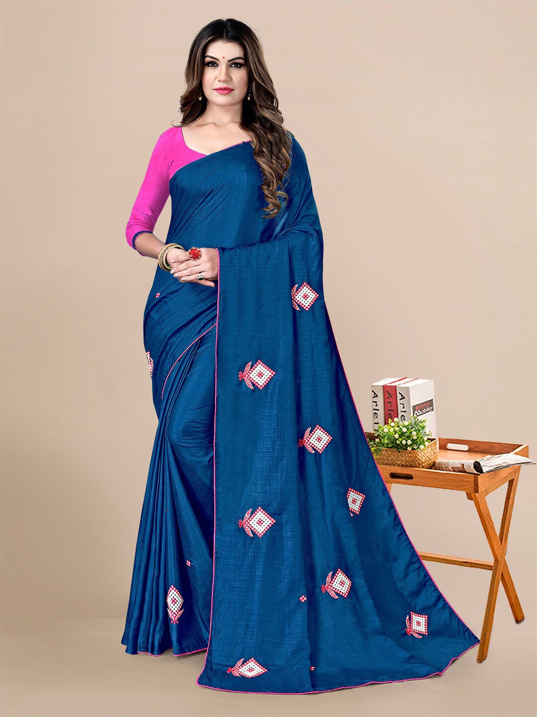 

Sidhidata Floral Embroidered Chanderi Saree, Navy blue