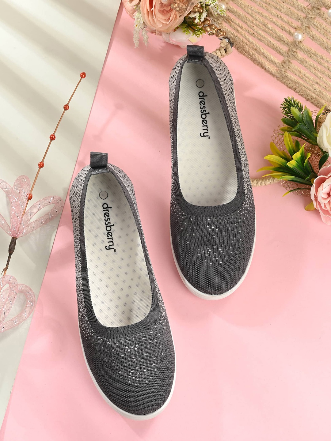 

DressBerry Women Round Toe Ballerinas, Grey