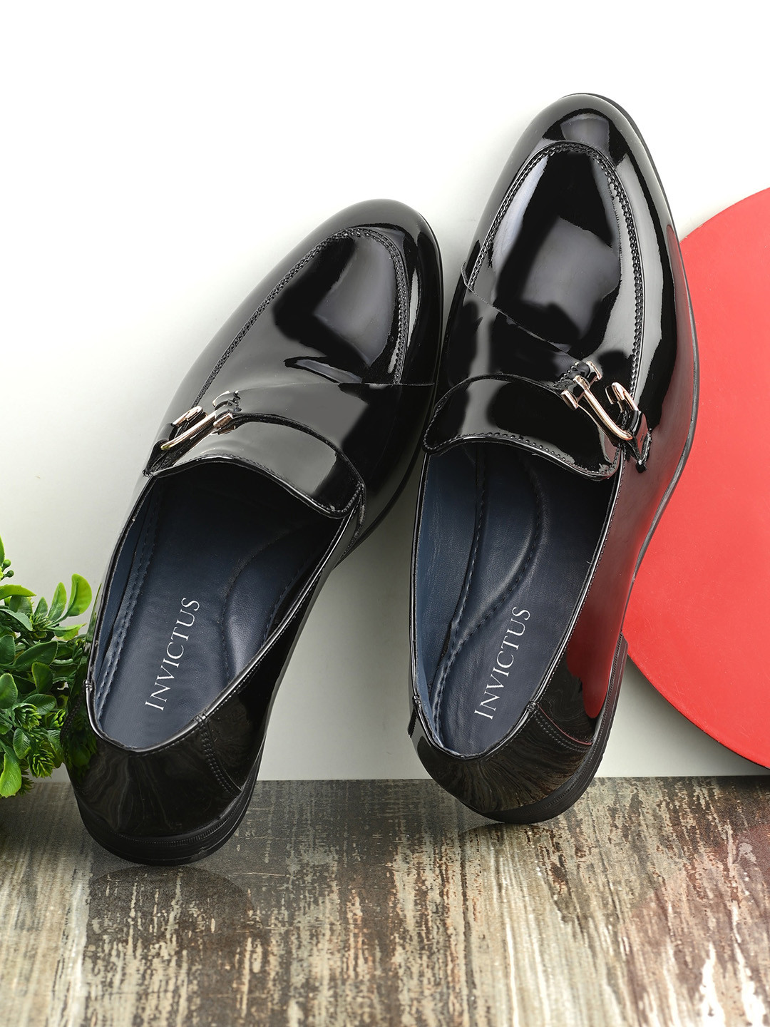 

INVICTUS Men Round Toe Lightweight Loafers, Black