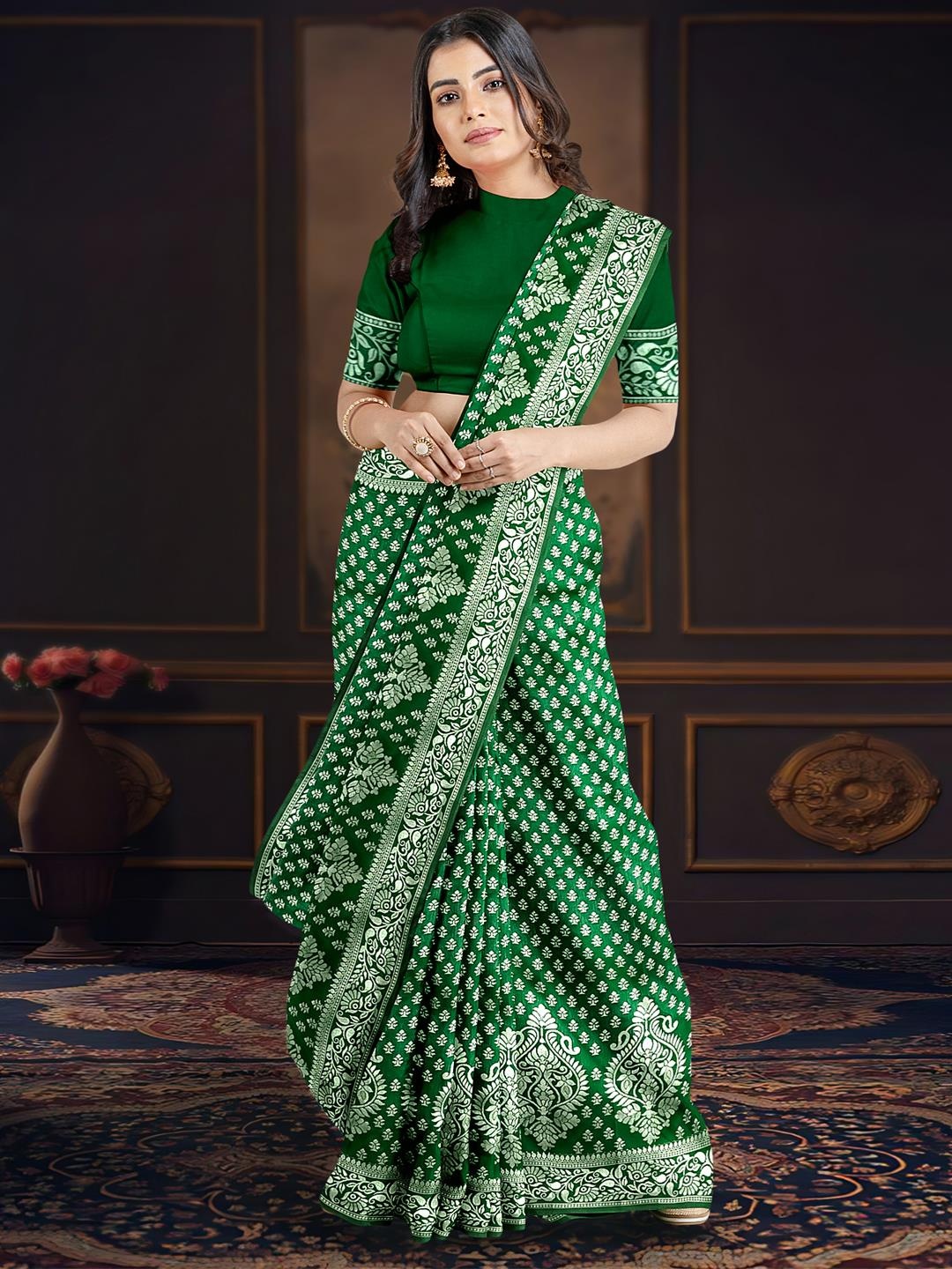 

Kalamandir Ethnic Motif Zari Saree, Green