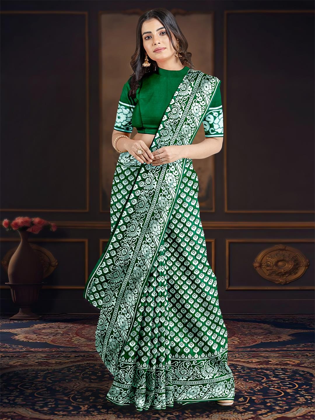 

Kalamandir Ethnic Motif Zari Saree, Green