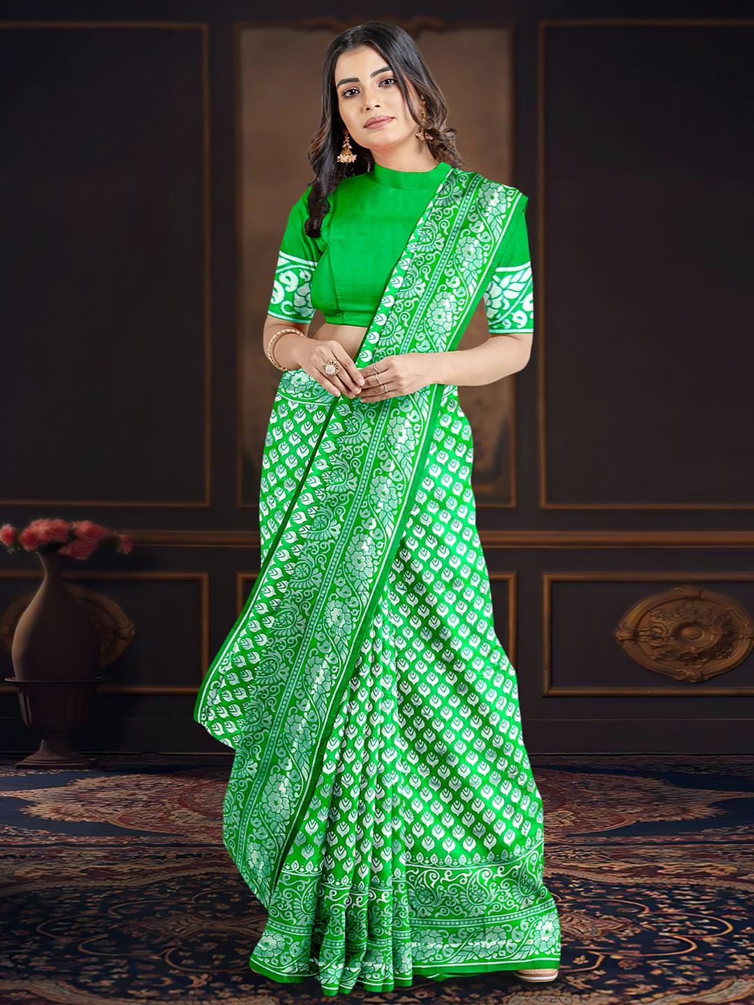 

Kalamandir Ethnic Motif Zari Saree, Green