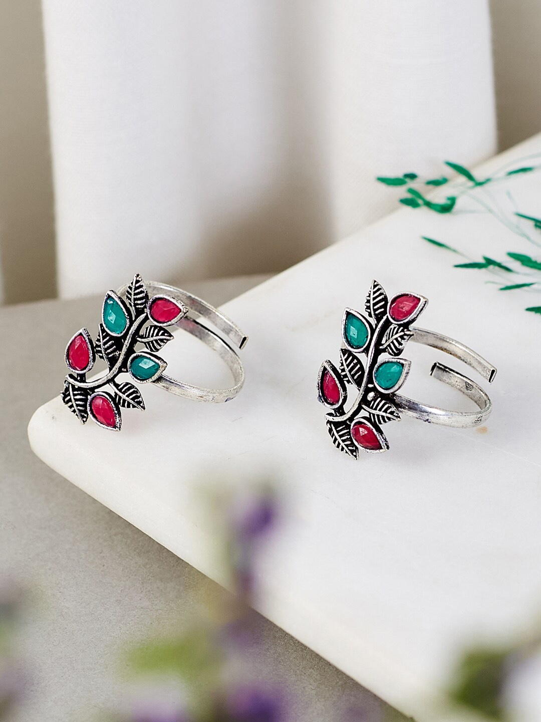 

ATIBELLE Set of 2 German Silver Stone Studded Toe Rings, Red