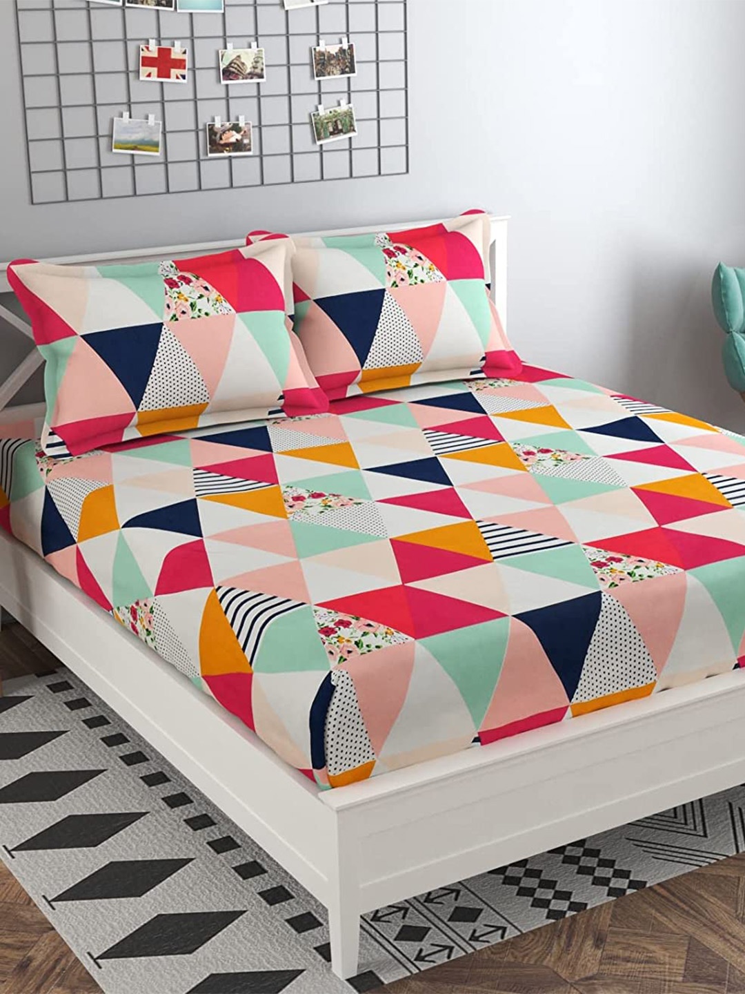 

Bajo's Pink & White Geometric 210 TC Flat Queen Bedsheet with 2 Pillow Covers