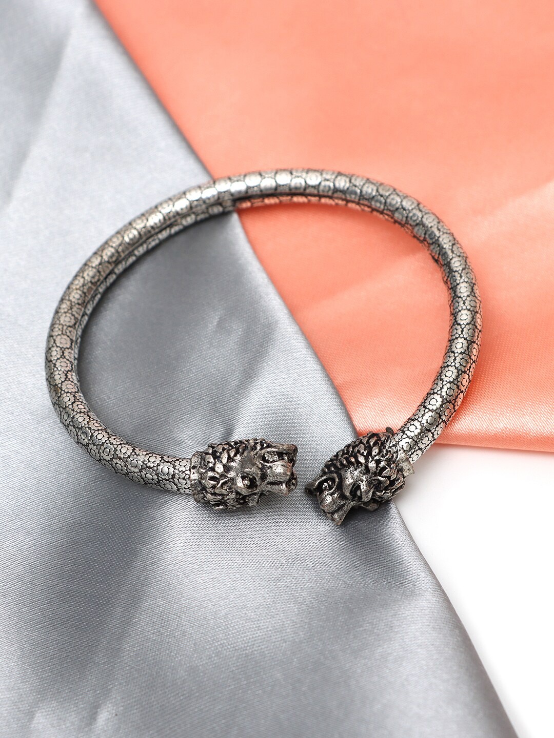 

Ozanoo Women Brass-Plated Kada Bracelet, Silver