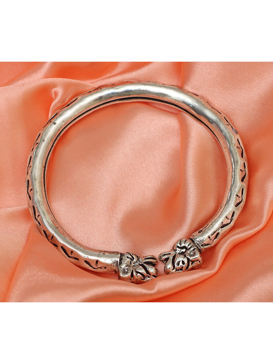

Ozanoo Women Oxidised Brass-Plated Kada Bracelet, Silver