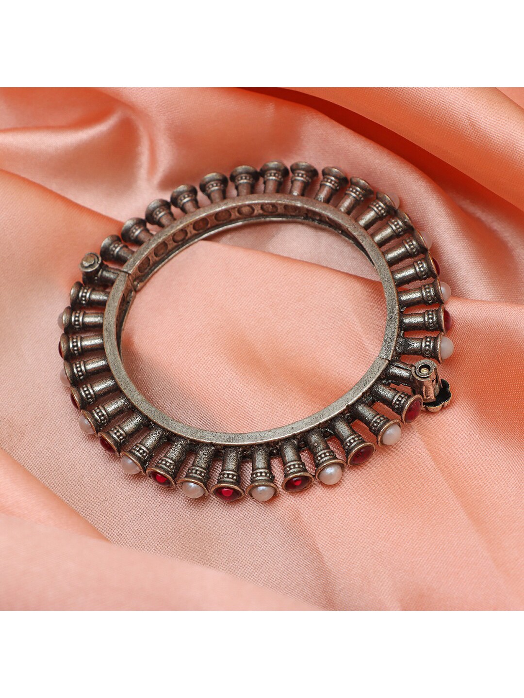 

Ozanoo Women Brass-Plated Bangle-Style Bracelet, Silver