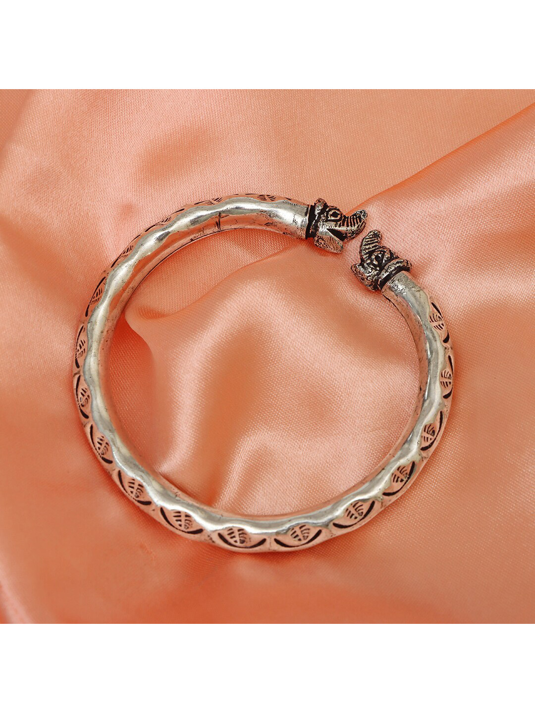 

Ozanoo Women Oxidised Brass-Plated Kada Bracelet, Silver