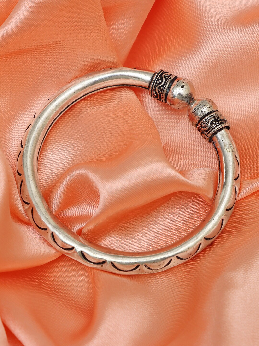 

Ozanoo Women Brass-Plated Kada Bracelet, Silver