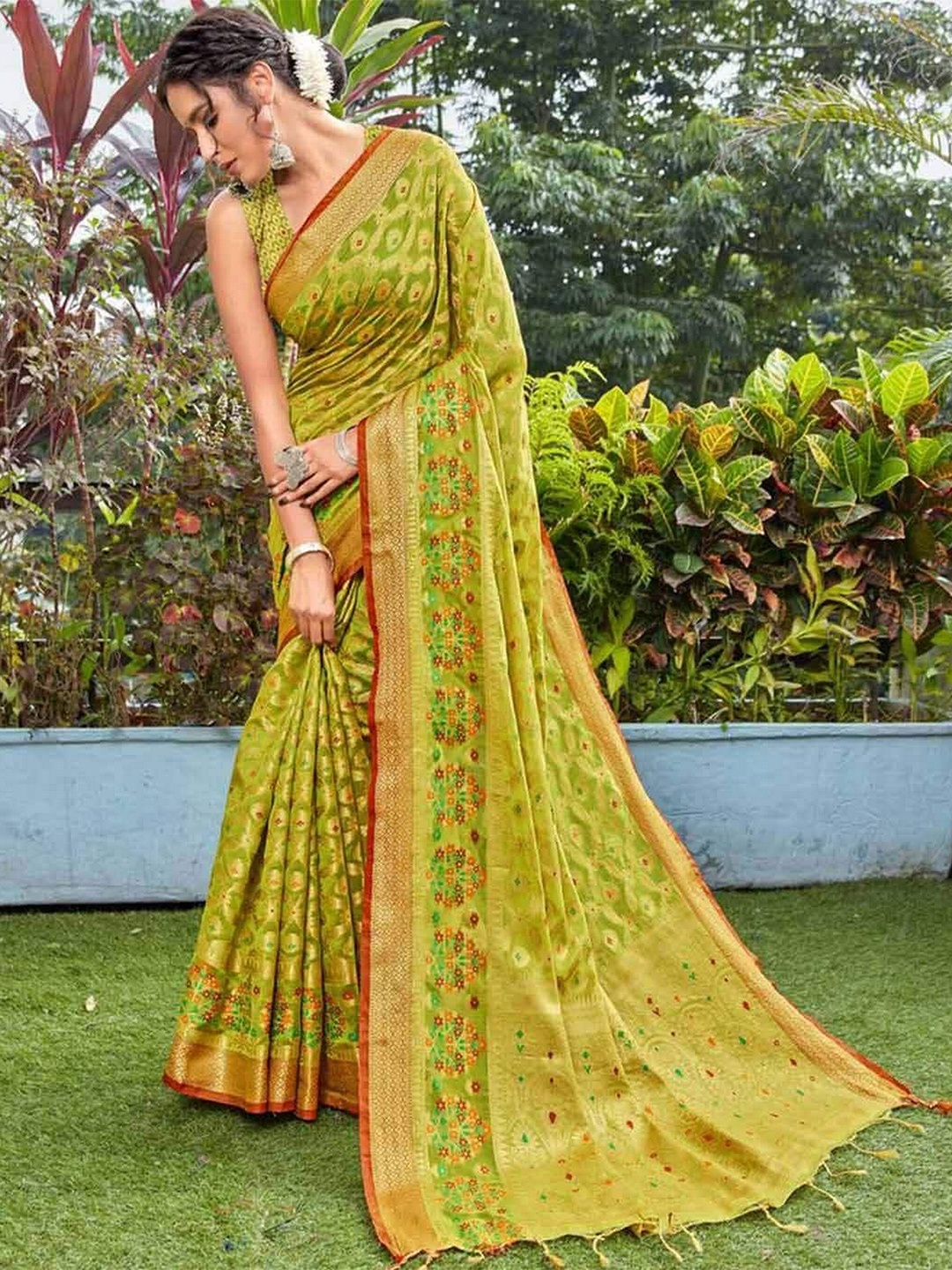 

MS RETAIL Woven Design Zari Banarasi Saree, Fluorescent green