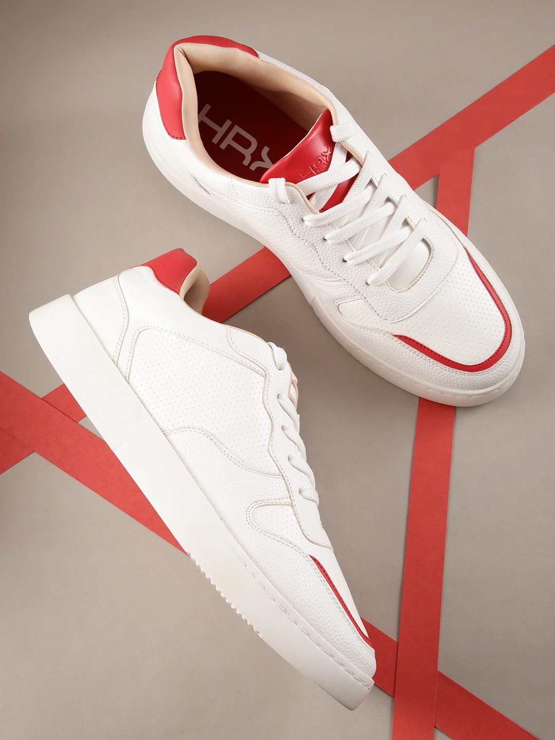 

HRX by Hrithik Roshan Men Perforated Lightweight Sneakers, White
