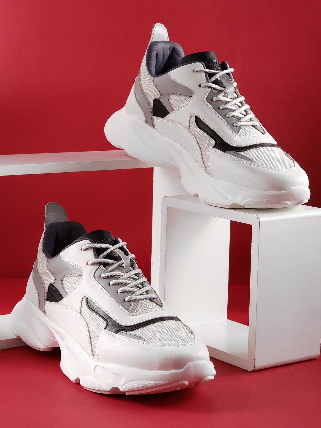 

HRX by Hrithik Roshan Men Colourblocked Sneakers, White