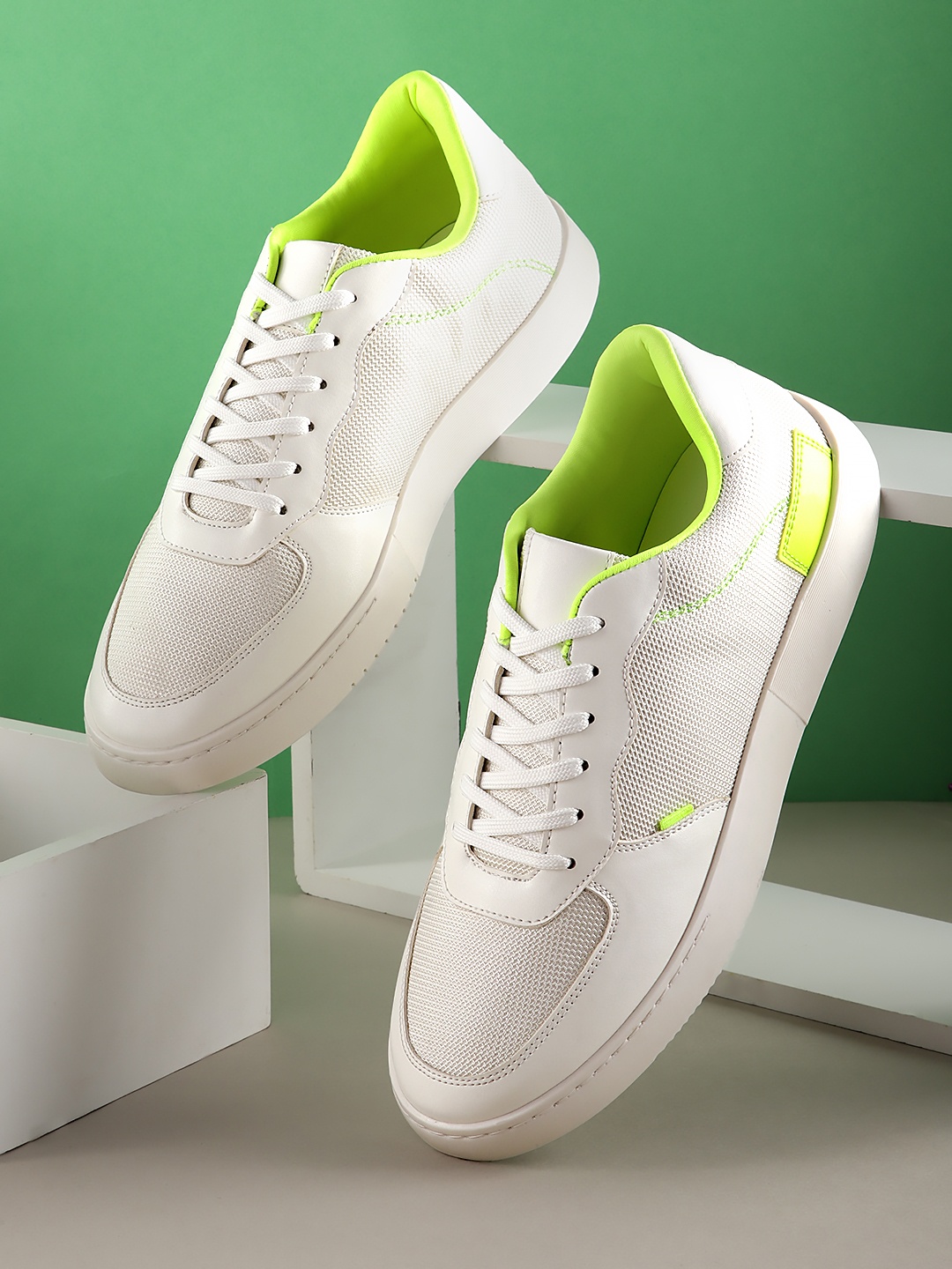 

HRX by Hrithik Roshan Men Woven Design Sneakers, White