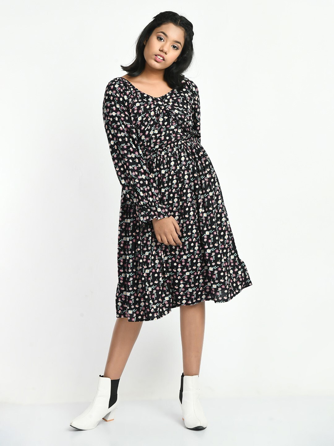 

Bella Moda Girls V-Neck Floral Printed Pure Cotton Dress, Black