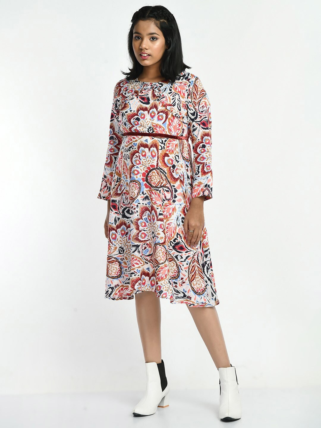 

Bella Moda Girls Round Neck Floral A-Line Pure Cotton Dress, White